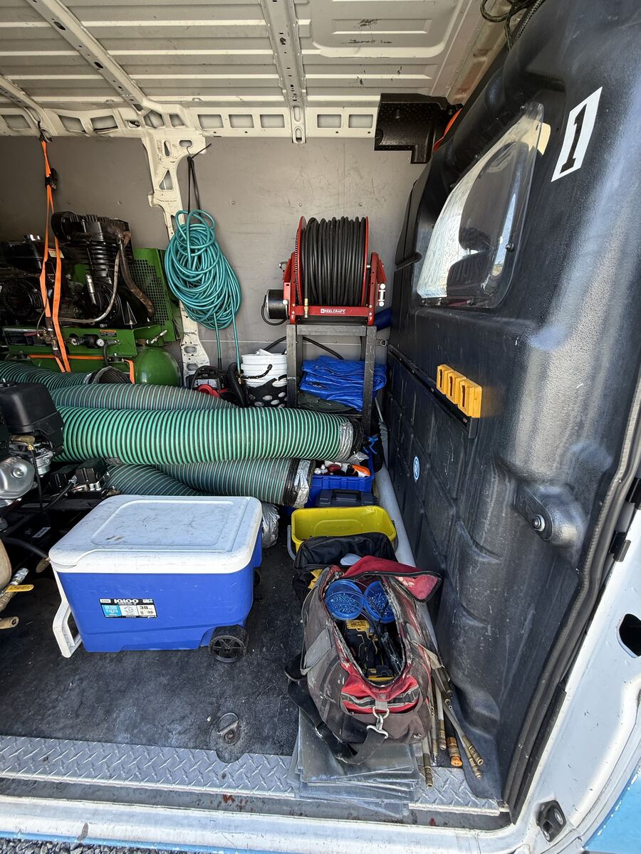 Van 1 partition with number 1